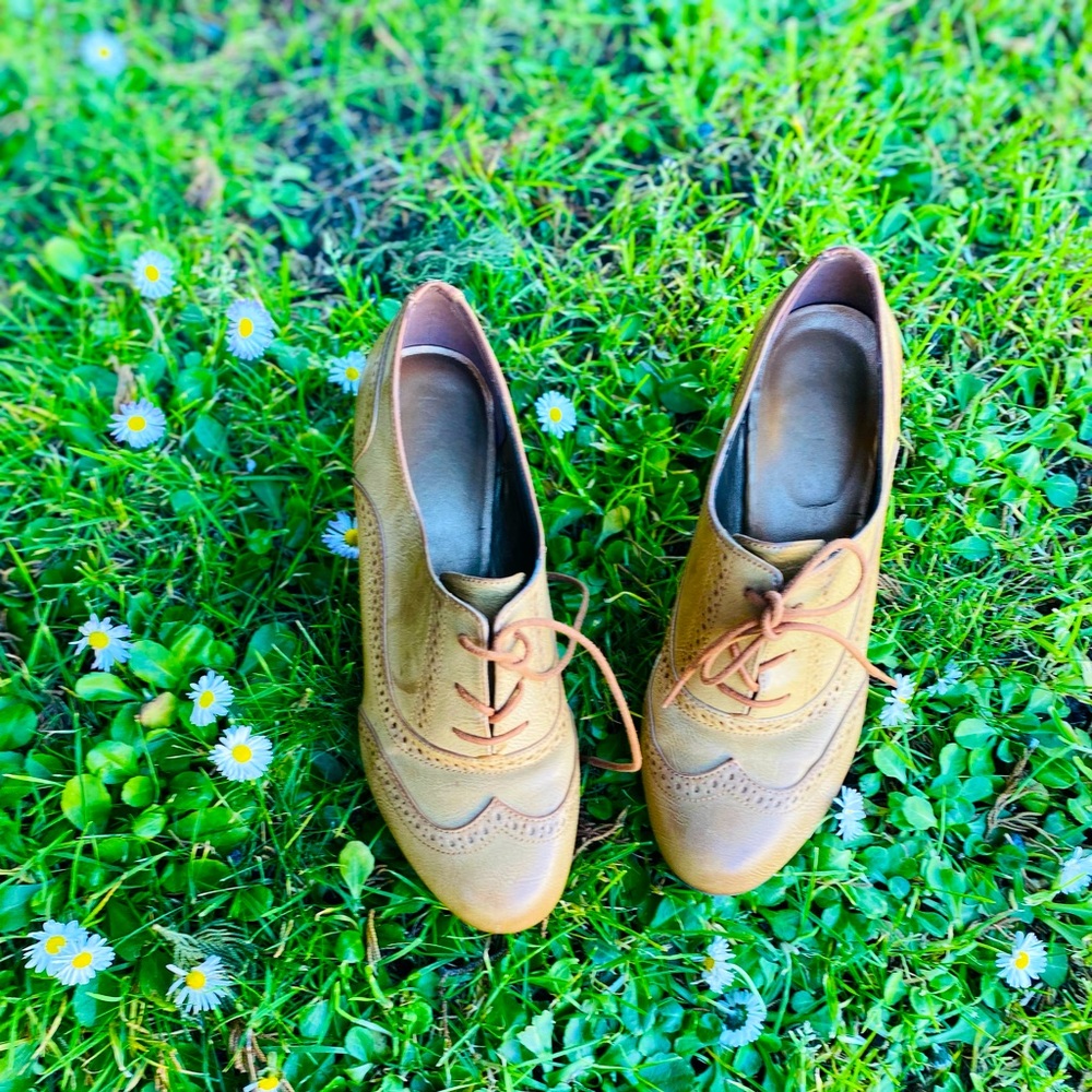 Oxford Shoe Heel Golden